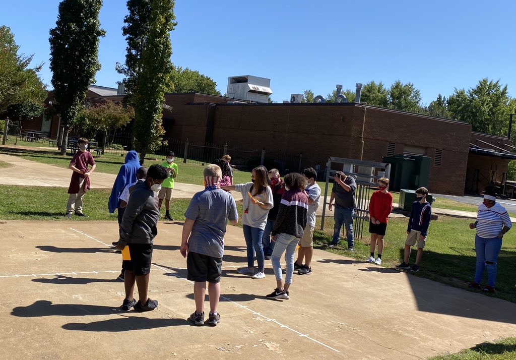 emily2317's tweet photo. Today was the perfect day to get outside for some reflections on our coordinate grid. #6math @AplusCR https://t.co/BrRSmzzcDs