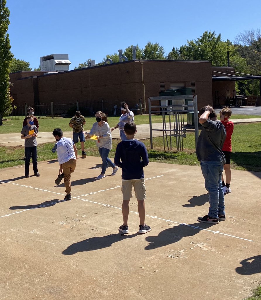 emily2317's tweet photo. Today was the perfect day to get outside for some reflections on our coordinate grid. #6math @AplusCR https://t.co/BrRSmzzcDs