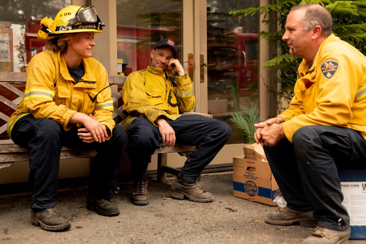 jachristian's tweet photo. I then headed up to Stony Hill Vineyard where fire crews and local vineyard managers were working hard to protect the property. They fought off the #GlassFire for over 36 hours to save structures and vines, but all surrounding areas were burned @sfchronicle https://t.co/apRmRP1DUN