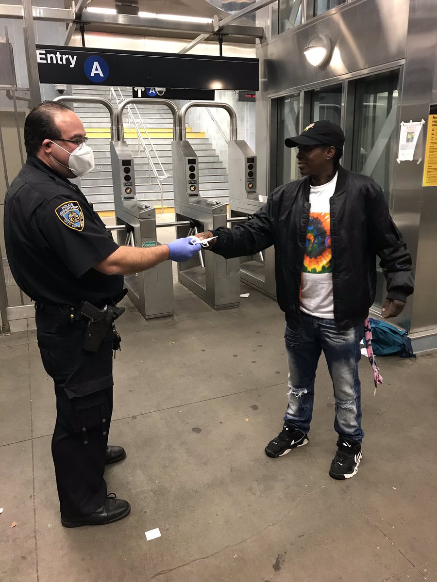 NYPDauxiliary's tweet photo. .@NYPD101Pct Auxiliary Coordinator PO Caputo and his Auxiliary team were distributing masks to Far Rockaway commuters. Thanks for helping New Yorkers #MaskUp! https://t.co/pAfYwwSr43