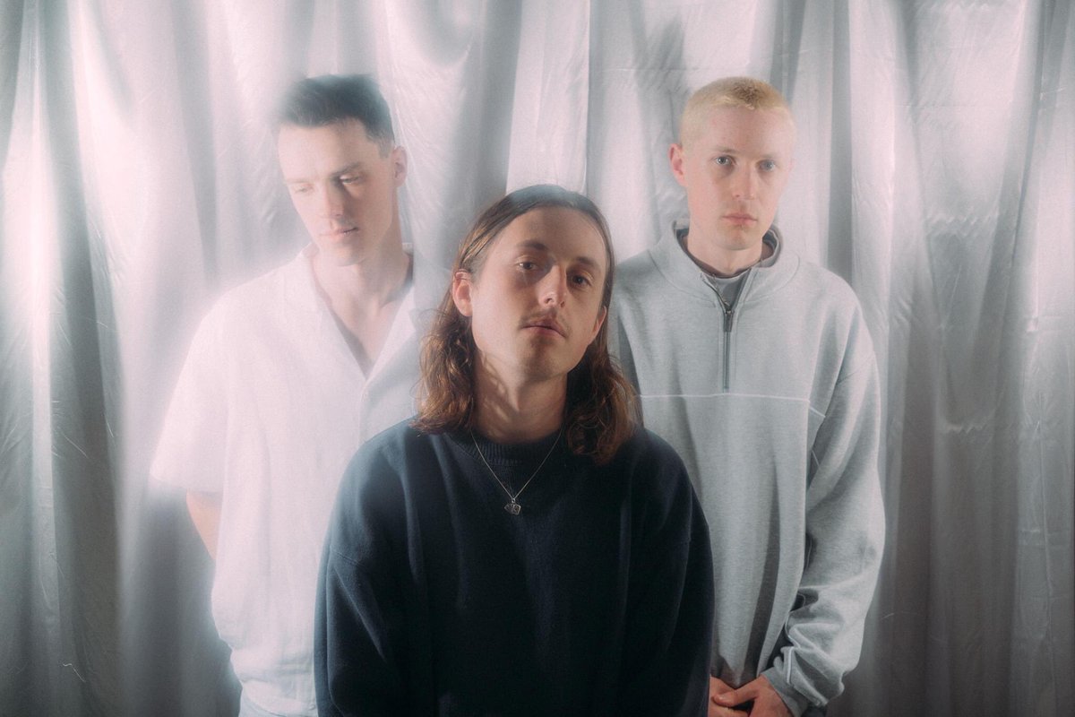 DRESS CODE tweet media