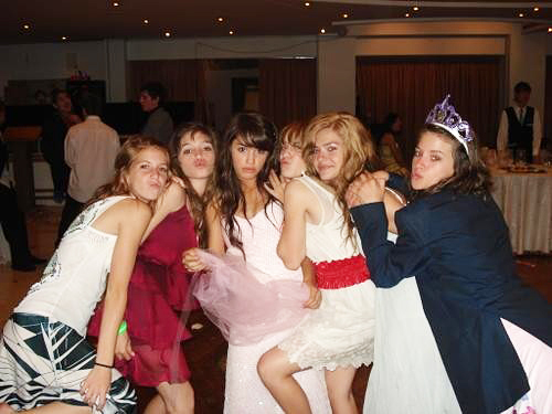 arg_beauty's tweet photo. Lali Espósito celebrando su fiesta de 15 en el Salón Sanfiz de Ramos Mejía en 2006. Entre los invitado se encontraban la china Suárez, Cande Vetrano, Juan Gil Navarro y Peter Lanzani. https://t.co/P6DmhwTY6G