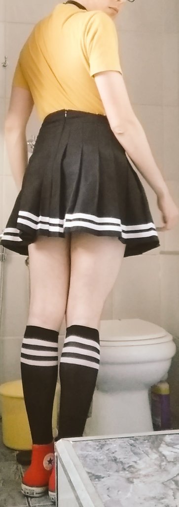 Not a lewd pic... Its just a low angle
#butt #twink #femboy #bottom #gay #trap #ass  #gayboy #skirt #softboy