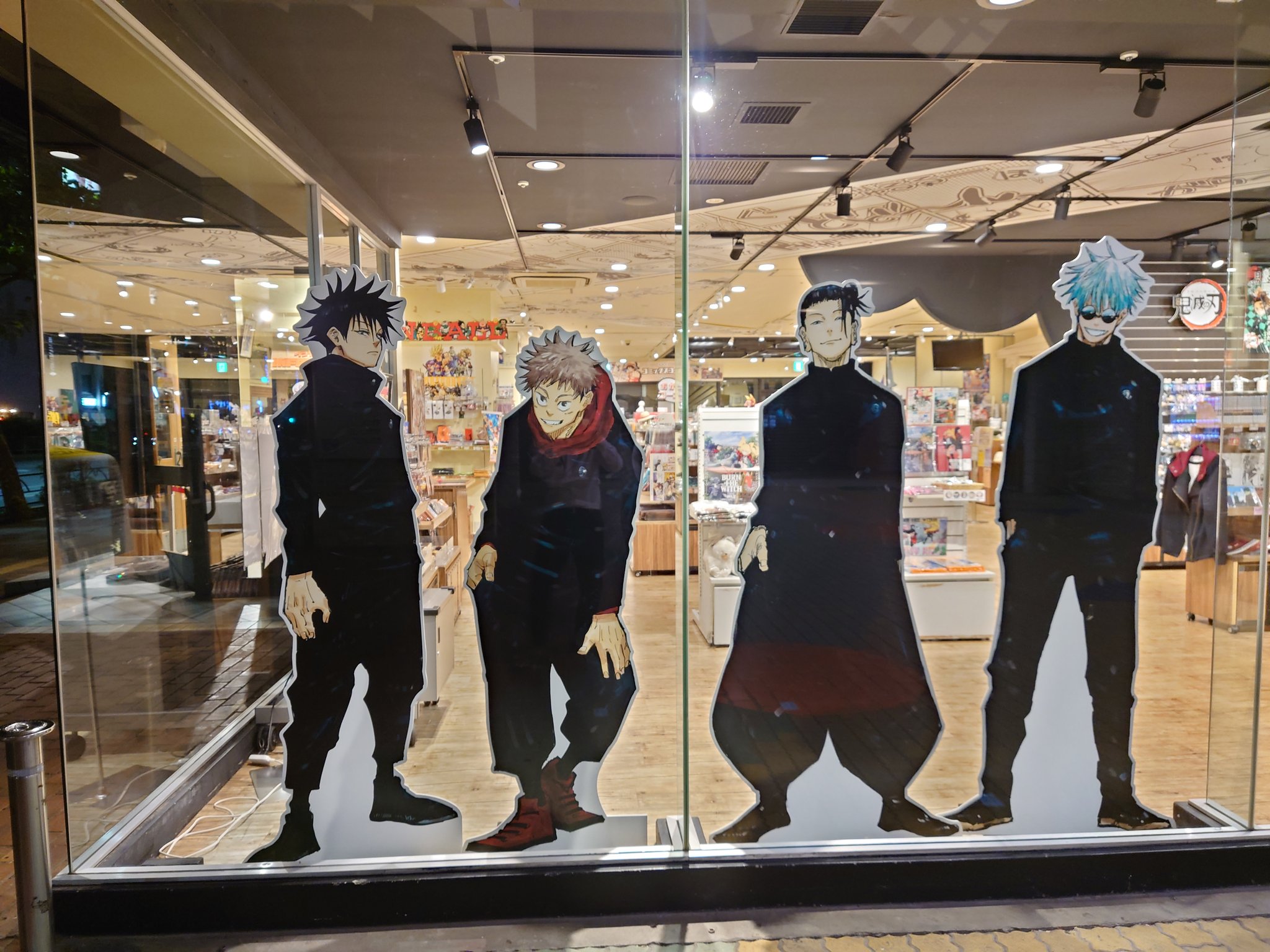 ジャンプショップ Jump Shop 公式 呪術廻戦 領域展開フェア 本日より開催 Jump Shop東京ドームシティ店の様子を ちょっとだけお届け 複製原画やキャラクターパネルもあるぞ 本日は終日ライヴポケットを使用した入場制限を実施しております