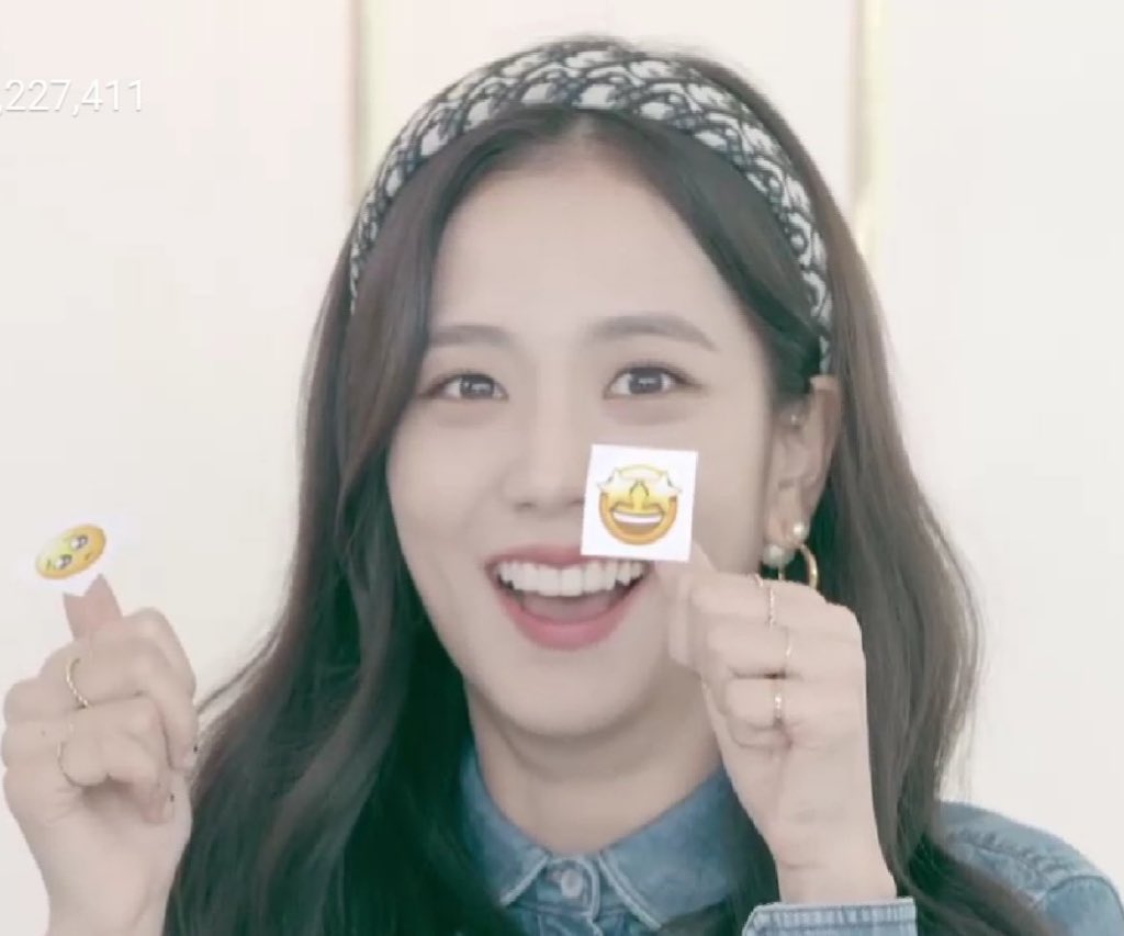 blackpinkbabo's tweet photo. Jisoo’s emoji spoiler for Lovesick Girls 😂 I can’t with her 😭 @Blackpink https://t.co/Bbh4vHLzbH