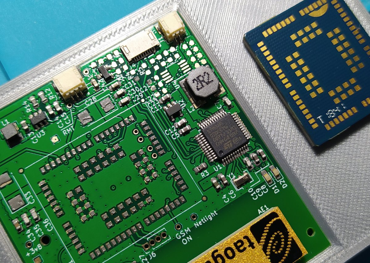 IObrizio's tweet photo. Colocando componentes #smd.
Soldadura en pasta T4
Stencil.
Componentes en 2 caras.
PCB from @PCBWayOfficial
#bg96 #iot #pcb #led #diy #stm32 #icansolder https://t.co/x8ctxe1AXb