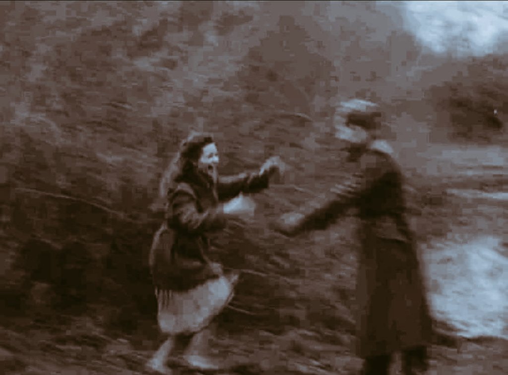 beramiio's tweet photo. "Sen koşarak geliyorken, ben durarak sana" https://t.co/dxiYY1i87w
