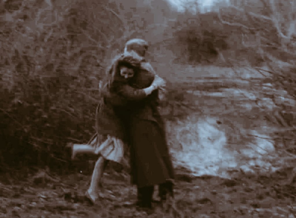 beramiio's tweet photo. "Sen koşarak geliyorken, ben durarak sana" https://t.co/dxiYY1i87w