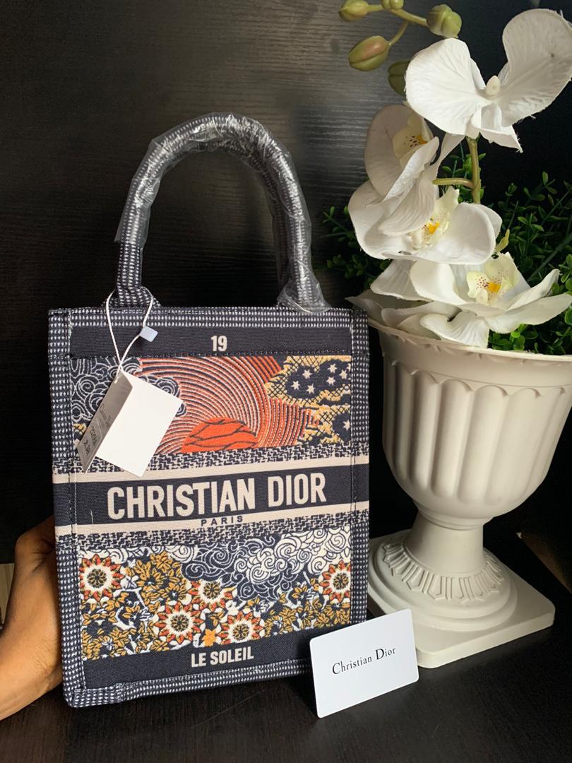 DonAtunrase's tweet photo. Christian Dior
#8500

#IndependenceDayWithErica #LayconMediaTour https://t.co/EyBSmjoTIW