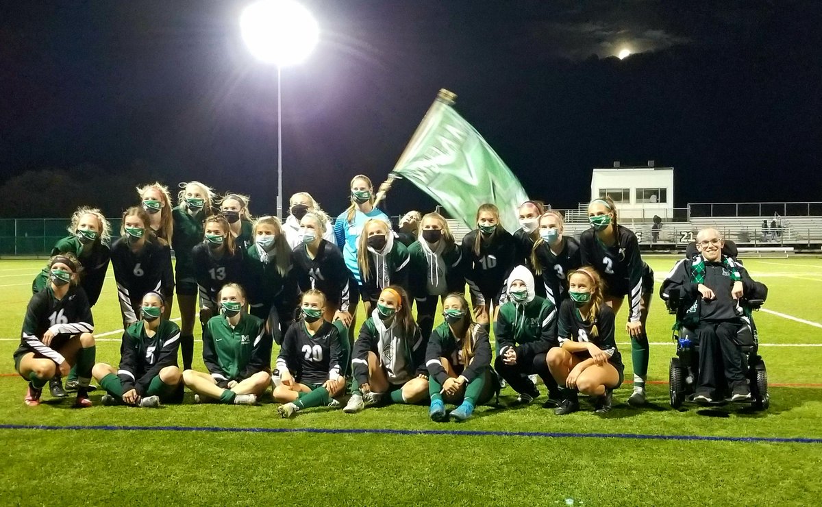 bradleyct99's tweet photo. Great win tonight against the Aves. ⚽️⚽️⚽️ to 1. Awesome energy and effort tonight.💚 The team cheering on the sidelines was great! 😎 Thanks coach Peters for leading the team tonight! 💚 GO MASON! ✌😃✌ @Mason_W_Soccer @MHSComets https://t.co/EYYxDZ4UvN