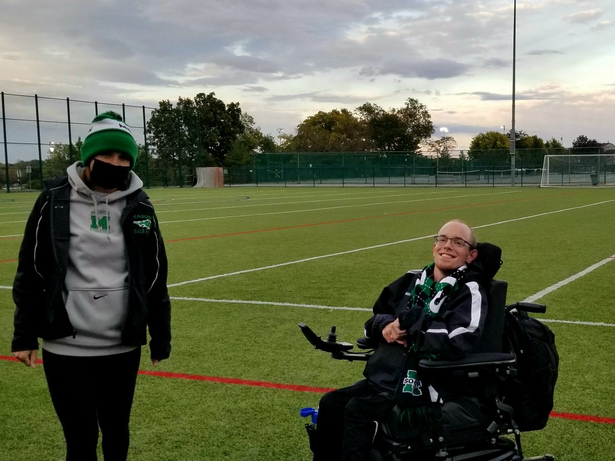 bradleyct99's tweet photo. Great win tonight against the Aves. ⚽️⚽️⚽️ to 1. Awesome energy and effort tonight.💚 The team cheering on the sidelines was great! 😎 Thanks coach Peters for leading the team tonight! 💚 GO MASON! ✌😃✌ @Mason_W_Soccer @MHSComets https://t.co/EYYxDZ4UvN