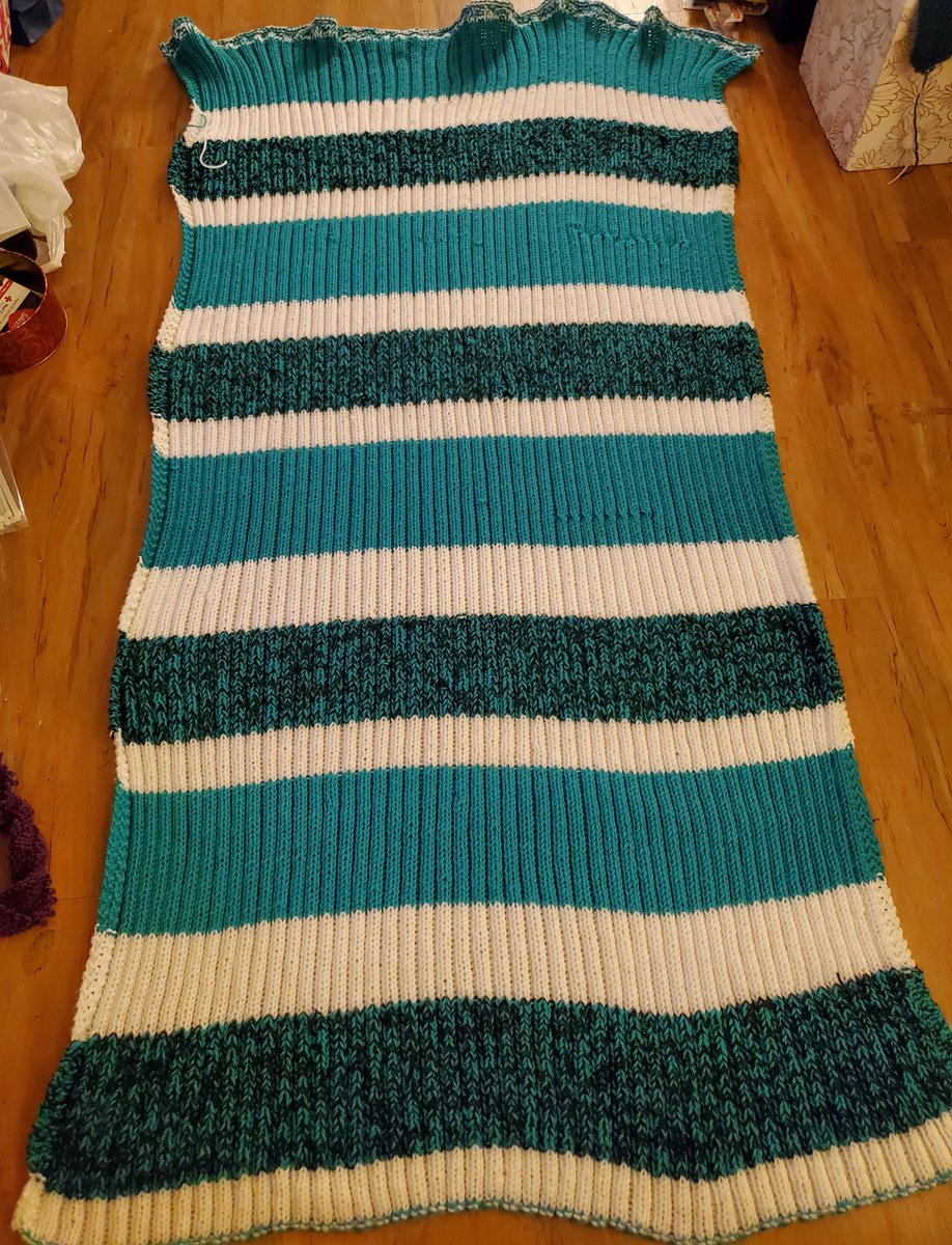 DmvSc2's tweet image. #Knitting with #KPop #RequestLine - IT IS FINISHED!!! I am done with the #SHINee Striped Throw! Now onto figuring out how to block this bad boy and wait for it to dry, but that will be tomorrow because I&apos;m spent #kpopkougarknitting #happyknitting