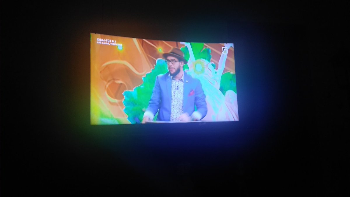 sinick23's tweet image. #AhoritaEstoy viendo super programa @MeCaigoDeRisa