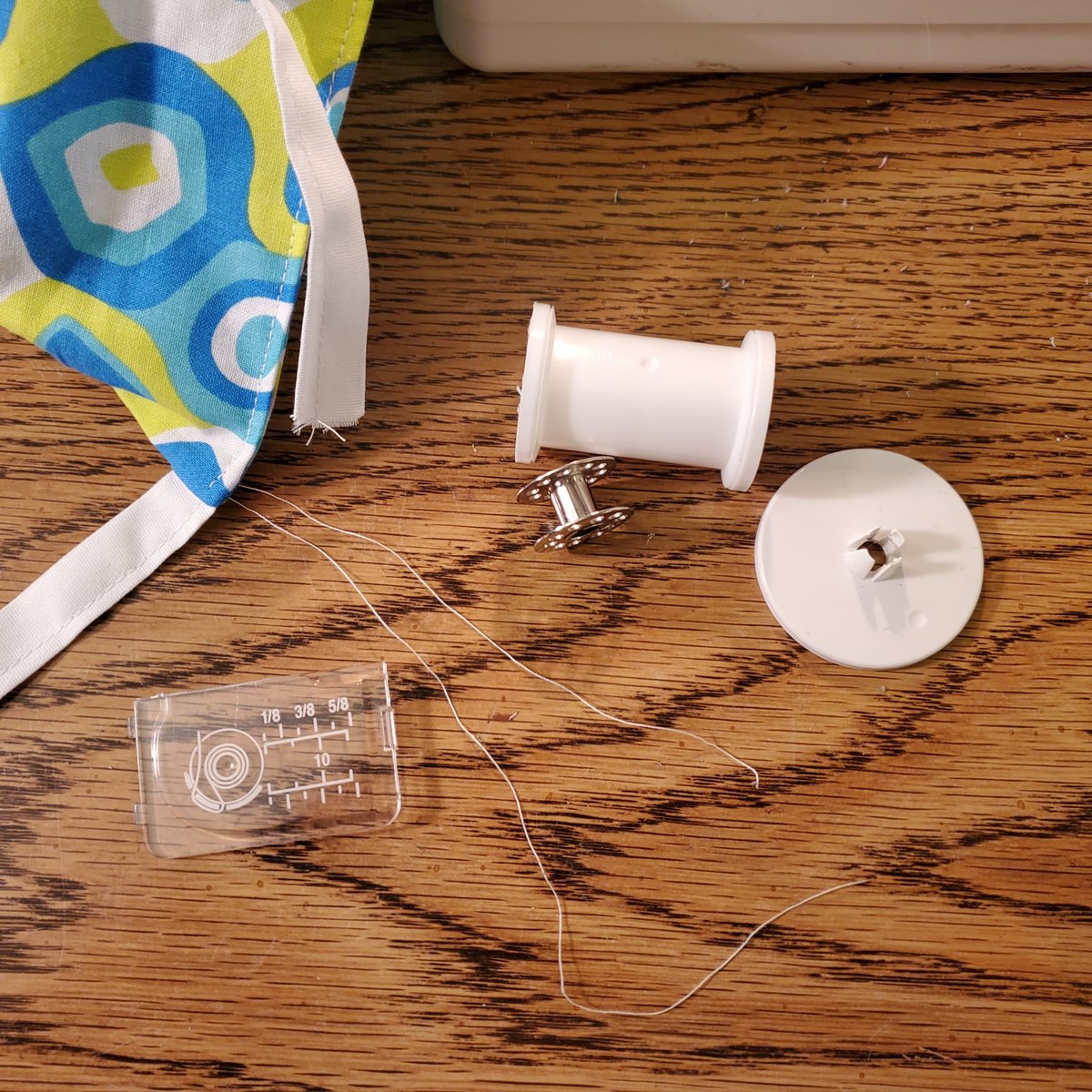 I think I should go play the lotto or something. My spool of thread and my bobbin ran out at the end of my seam!!! 

#sewing #sewingluck #handmade #sew #diy #sewingproject #sewingaddict #sewinglove #memade #handmadewithlove #isew #design #sewsewsew #makersgonnamake #sewingmachine