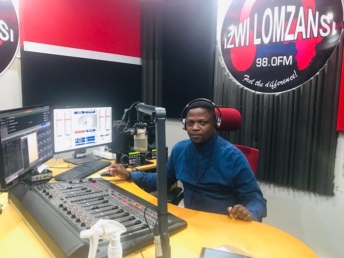 MsajeroRSA's tweet photo. #Musotherapy - "Your Different Weekend Radio Template" is on your wireless via KZN's Durban-based ceritfied supreme community radio station @izwi98fm until 06H00 this morning courtesy of yours truly https://t.co/2sDkKyJvai