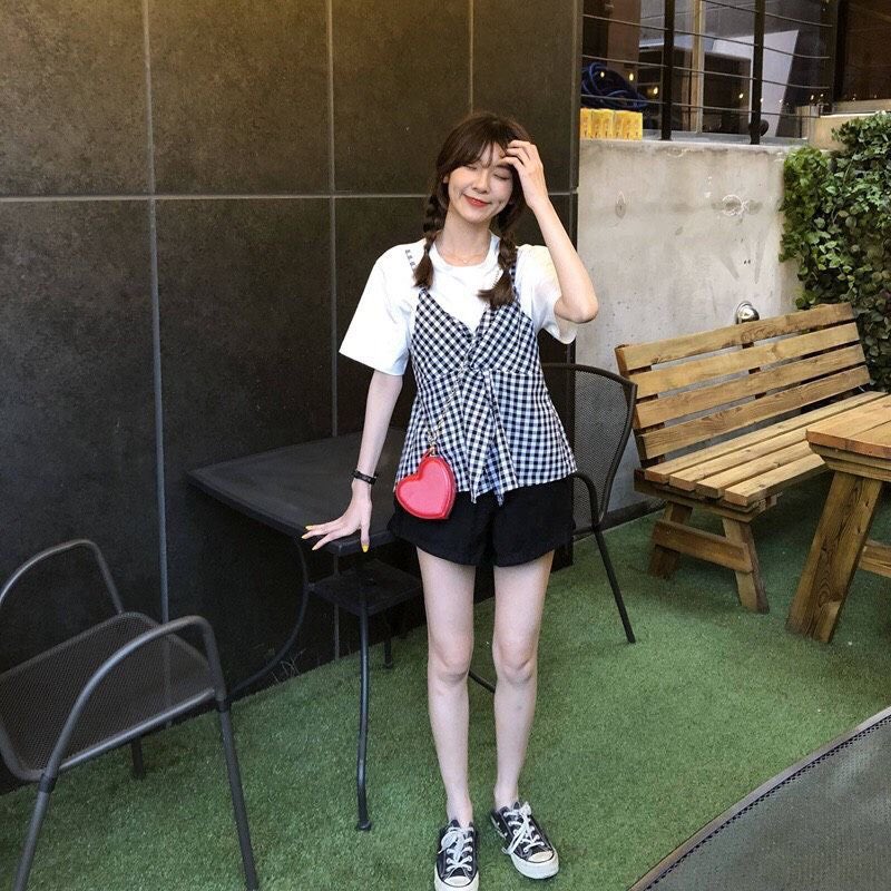 lilypetals_'s tweet photo. 🧺 OCT0102 เสื้อยืด+เอี๊ยมลายสก๊อต

งานนำเข้า เสื้อยืดแขนสั้น+เอี๊ยมสายเดี่ยวลายสก๊อตผูกหลัง น่ารักมากกก มีให้เลือก 2 สีนะคะรุ่นนี้ ผ้าคอตตอนใส่สบาย

♡ Size: อก 36-50 / รอบแขน 13-18 / ยาว 22
♡ Color: White / Navy

🍎 — Price: 250 .-

#เสื้อผ้าสไตล์เกาหลี #เสื้อผ้าพร้อมส่ง https://t.co/BRRsTk14SH