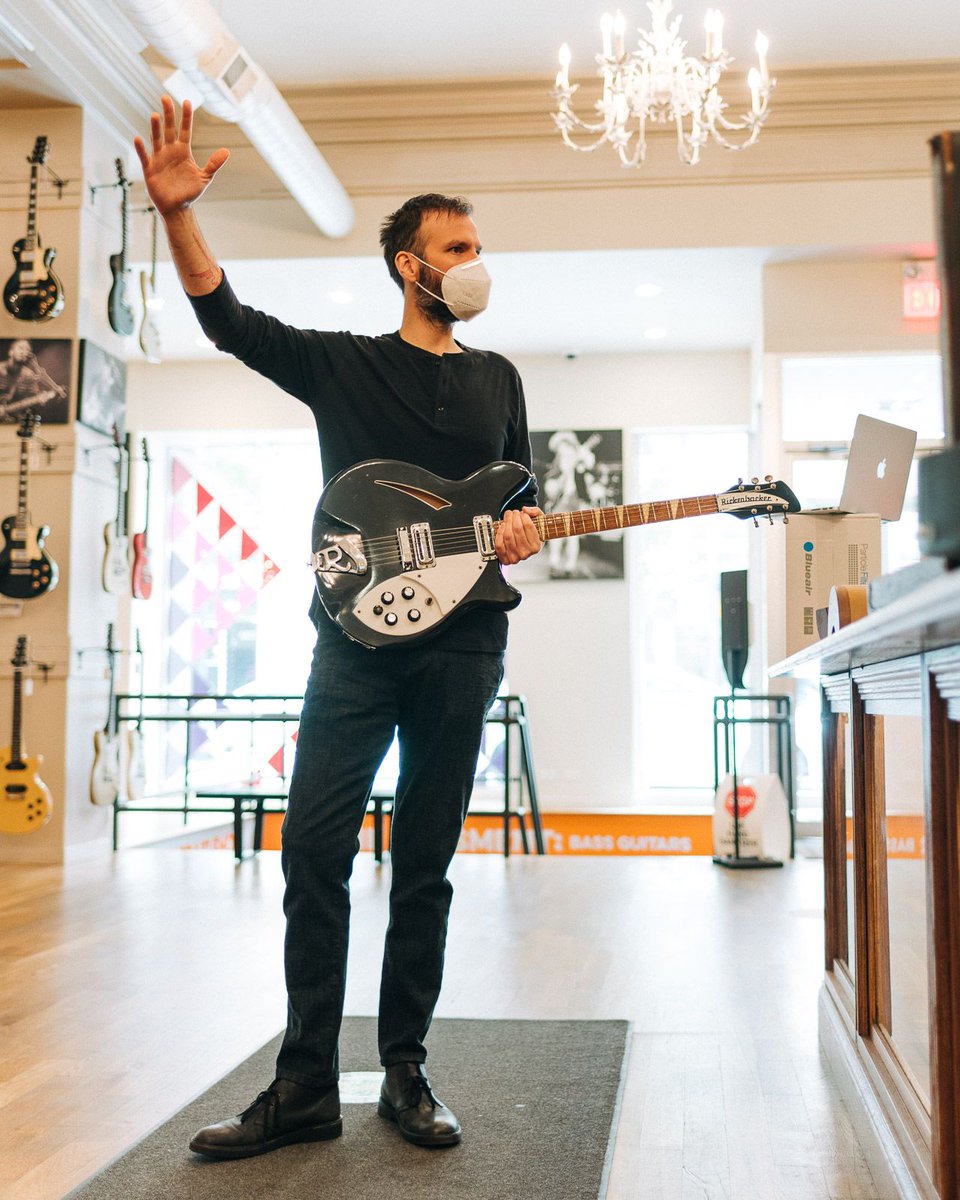 ChicagoMusicEx's tweet photo. “Yea, and on the seventh day, God made vintage Rickenbackers.” If you’ve ever heard the good word of Daniel’s vintage sermons, then you know what @RickenbackerInt and this 1967 360 Jetglo are all about. https://t.co/3BYDYbzFPF #chicagomusicexchange #rickenbacker #360 #jetglo https://t.co/4jKLabGP9Z
