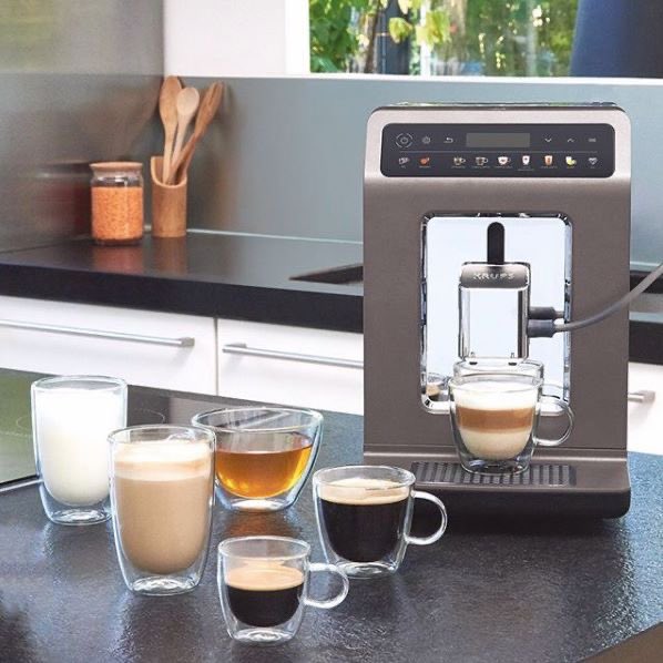 cypress_trendy's tweet photo. Para qué conformarse con un café cuando puedes disfrutar de dos. Con la cafetera automática #EvidenceOne de @Krups_MX puedes preparar dos bebidas al mismo tiempo.
#DíaInternacionalDelCafé
#CoffeeLovers
#KrupsMx
#EvidenceOne https://t.co/Iyuy2oLKFt