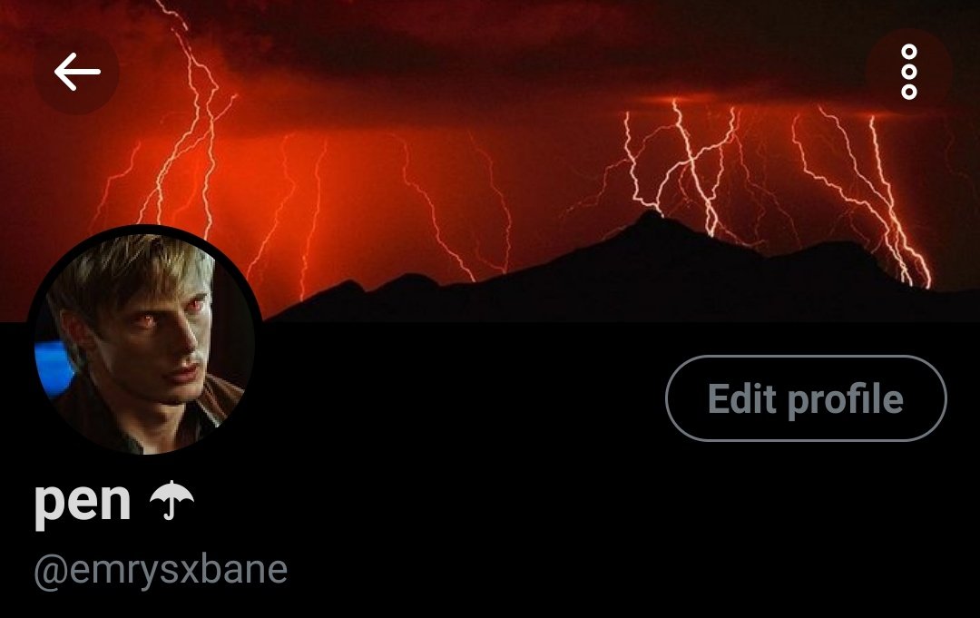 ackrmnpndrgn's tweet photo. vampire!arthur rights with emrys doing his lightning tricks in the background ✨

#MerlinHallowFest https://t.co/Dcrxnjsquy