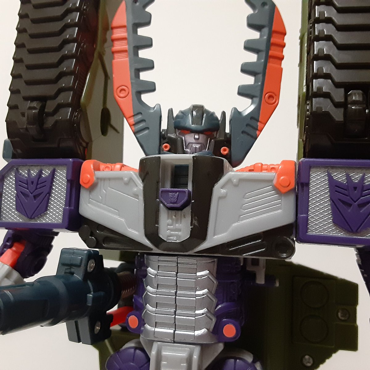 10/1Transformers Armada Megatron w/ Leader-1 (Ultra Class) 2002-2003.One of the first Transfomers I ever owned, and still has such a presence.I once brought it into class, back in art school, where one of my classmates described it as a "box of mysteries".