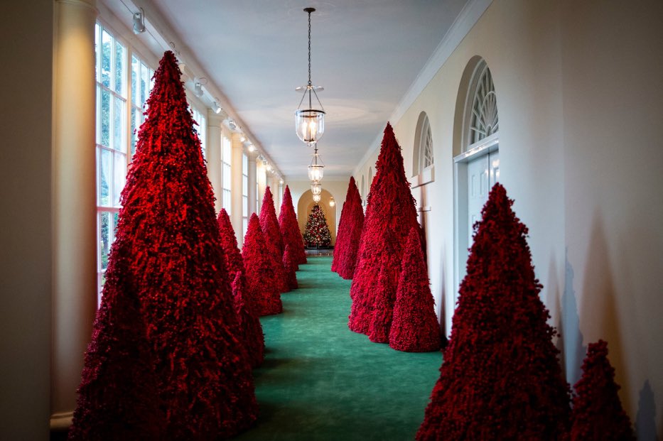 PeteHegsLiver's tweet photo. “Who geeves a fuk about Chreestmas stuff un deecodation?”
Well, obviously not you @FLOTUS.
#MelaniaTapes
#theFuckisThat? 👇 https://t.co/ZeLQul3KMx