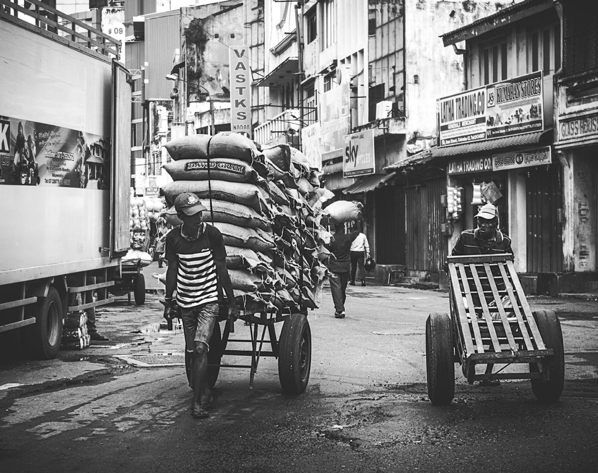 S_MorningLight's tweet photo. BURDENS OF THE DAY
#Naattamis on #DamStreet. Sept 2020. More@ https://t.co/iu1c5MHY5N
*shot with an #M6MkII & #15_45mm courtesy @Canon_SL.
#blackandwhitephotography #streetphotography #Colombo #CanonSriLanka #DamStreet #everydaySriLanka #lifeinColombo #Pettah #streetsofColombo https://t.co/Z9v7dDfnUO