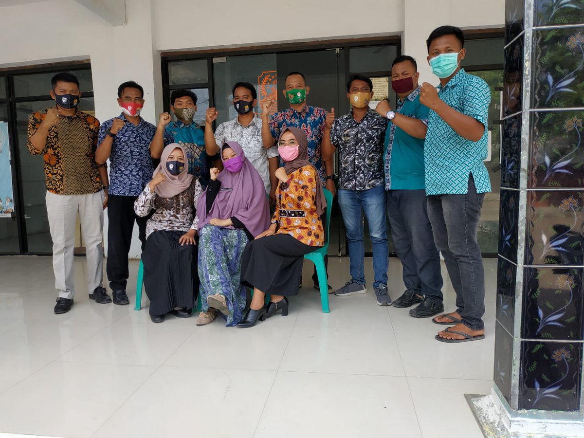 Bersama Perangkat Desa Bunder.
Hari Batik Nasional
Yuhu lalalala...
<a href="/jokowi/">Joko Widodo</a> 
<a href="/halimiskandarnu/">ABDUL HALIM ISKANDAR</a> 
<a href="/malik_haramain/">malikharamain</a>
<a href="/imansyukri/">Iman Sukri</a>
<a href="/taufikmadjid71/">IG : taufik.madjid</a>
@fachrilabalado 
<a href="/azzameldzikrie/">#SantriIndonesia</a> 
<a href="/tppkemendes/">TPP KEMENDES</a> 
<a href="/KemenDesa/">Fast Track Travel</a>
#TerbaikTerbatikKemendesaPDTT