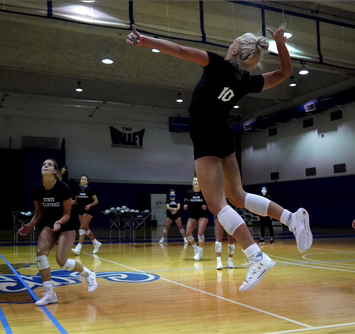 TreesSportMedia's tweet photo. Woman vollyball focused in at practice, I'm looking forward to them to have a great season. #sycamoresnation #hitthatball https://t.co/sAOhxIgR9g