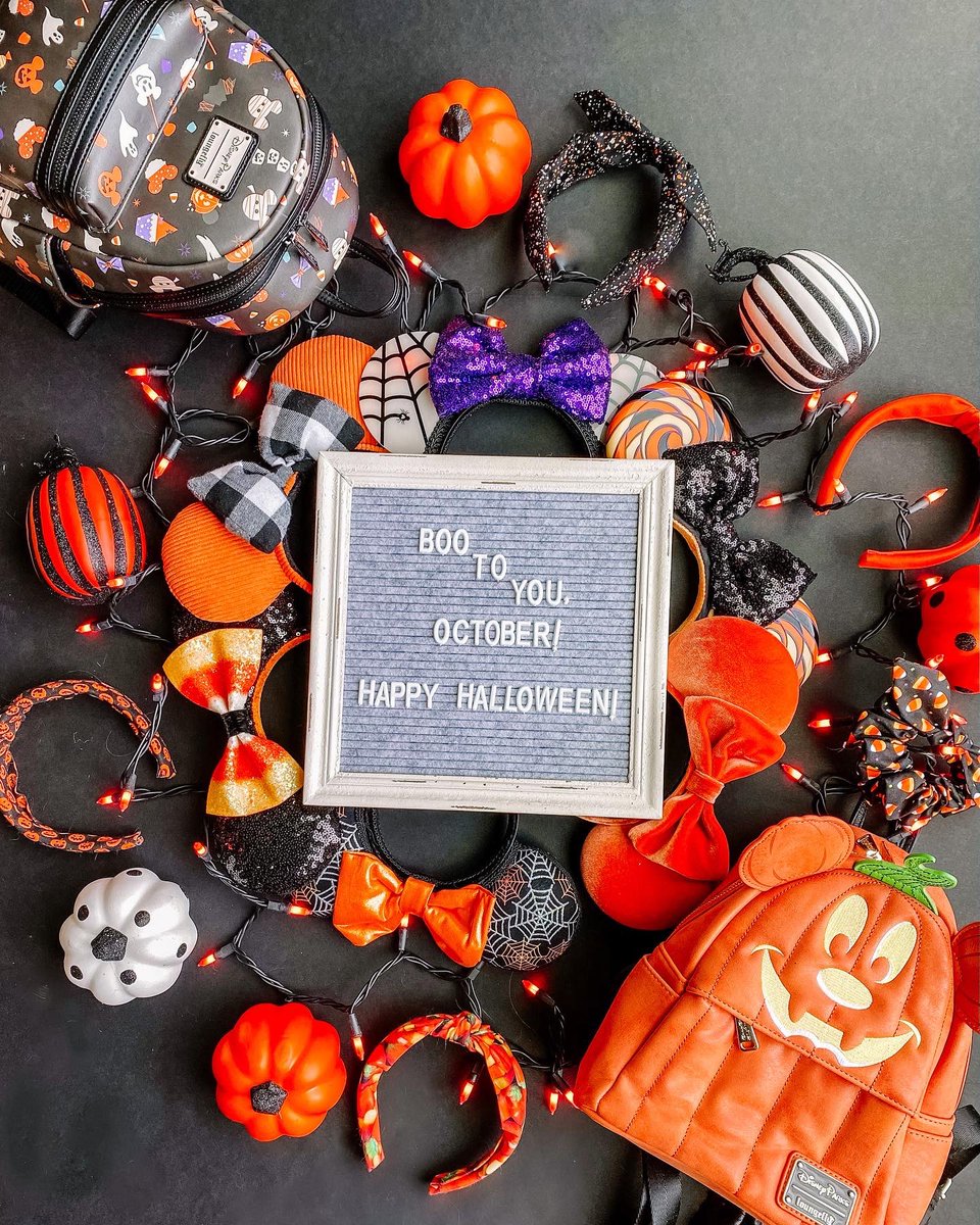 mrsbilinski's tweet photo. @jdprickett To keep things as SPOOKTACULAR as possible during my favorite month &amp; to stay off social media as much as possible! 🎃👻 https://t.co/0tUnLfrP9H