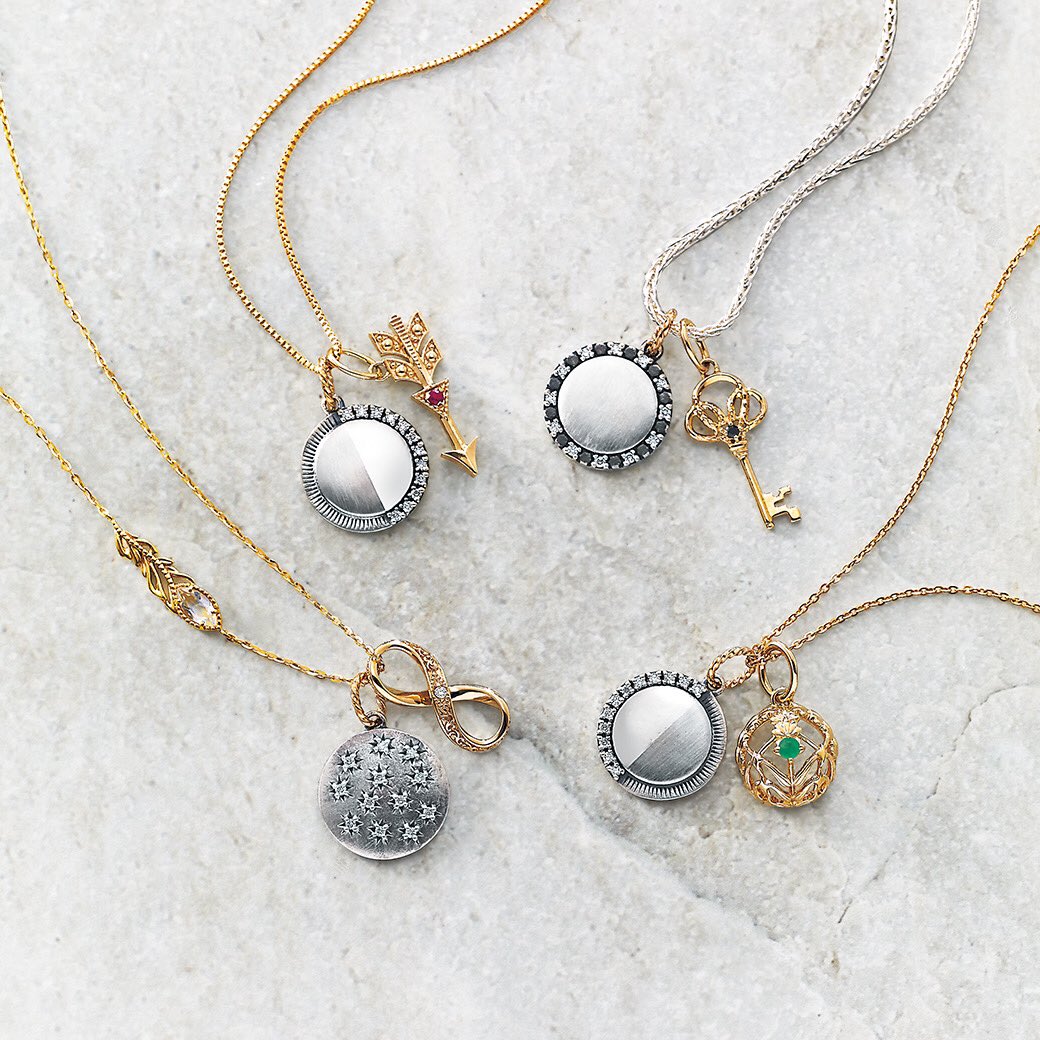 アガット✖️鏡リュウジコラボ agete × 鏡リュウジ】 生まれた日の月の相を4種類に分けてデザインした