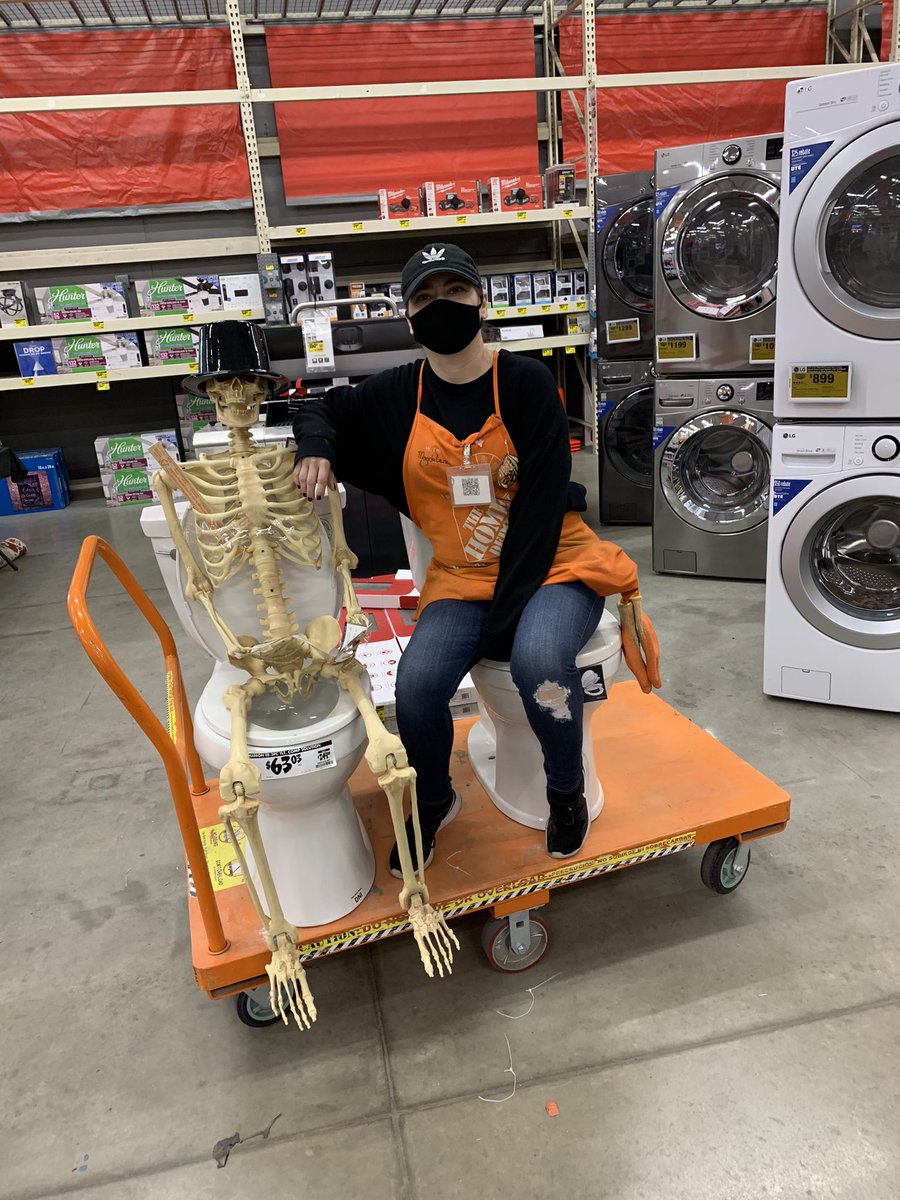 MagdalenKubiak's tweet photo. Yup, just another day at work. 😂 https://t.co/eq1WhKGdmo