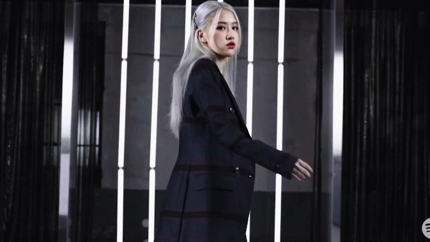 roseannepics's tweet photo. ROSÉ https://t.co/4ieis9IiYf