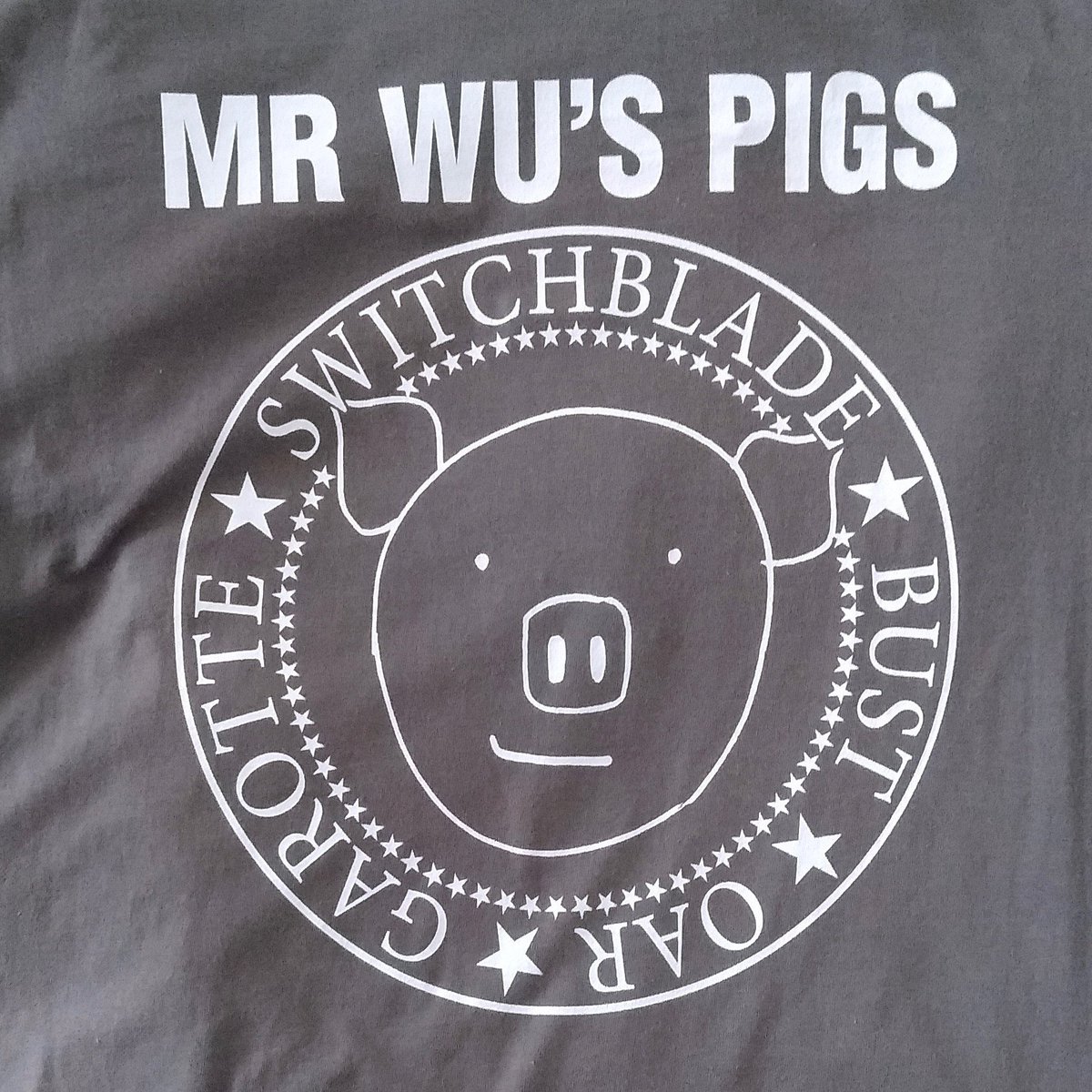 MrWusPigs's tweet image. It&apos;s #BandcampFriday, and I&apos;ve just launched my last shirt design of 2020. Link in bio, so go grab one! #mrwuspigs #sickofdeath #playforkeeps #ramones #tribute #homage #ripoff #dealkent #kentpunk #garagepunk #fuzzpop #grunge #punkrock #allthegenres