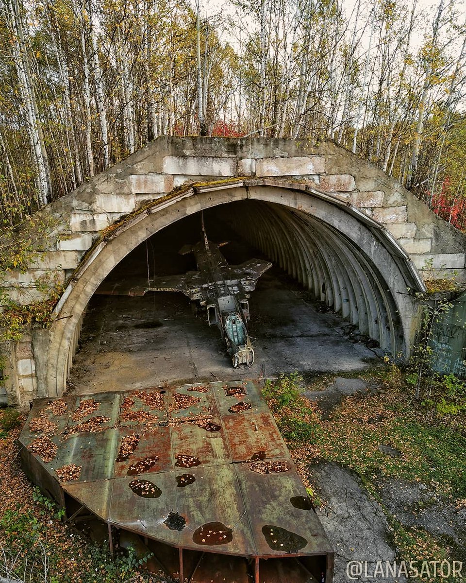 GeopToc's tweet photo. Base aérea de la II Guerra Mundial abandonada en 1994.

Cerca de Smirnykhovskii, Óblast de Sajalín, Rusia
https://t.co/qgU3AnDPRx https://t.co/lk7qmDUJ4W
