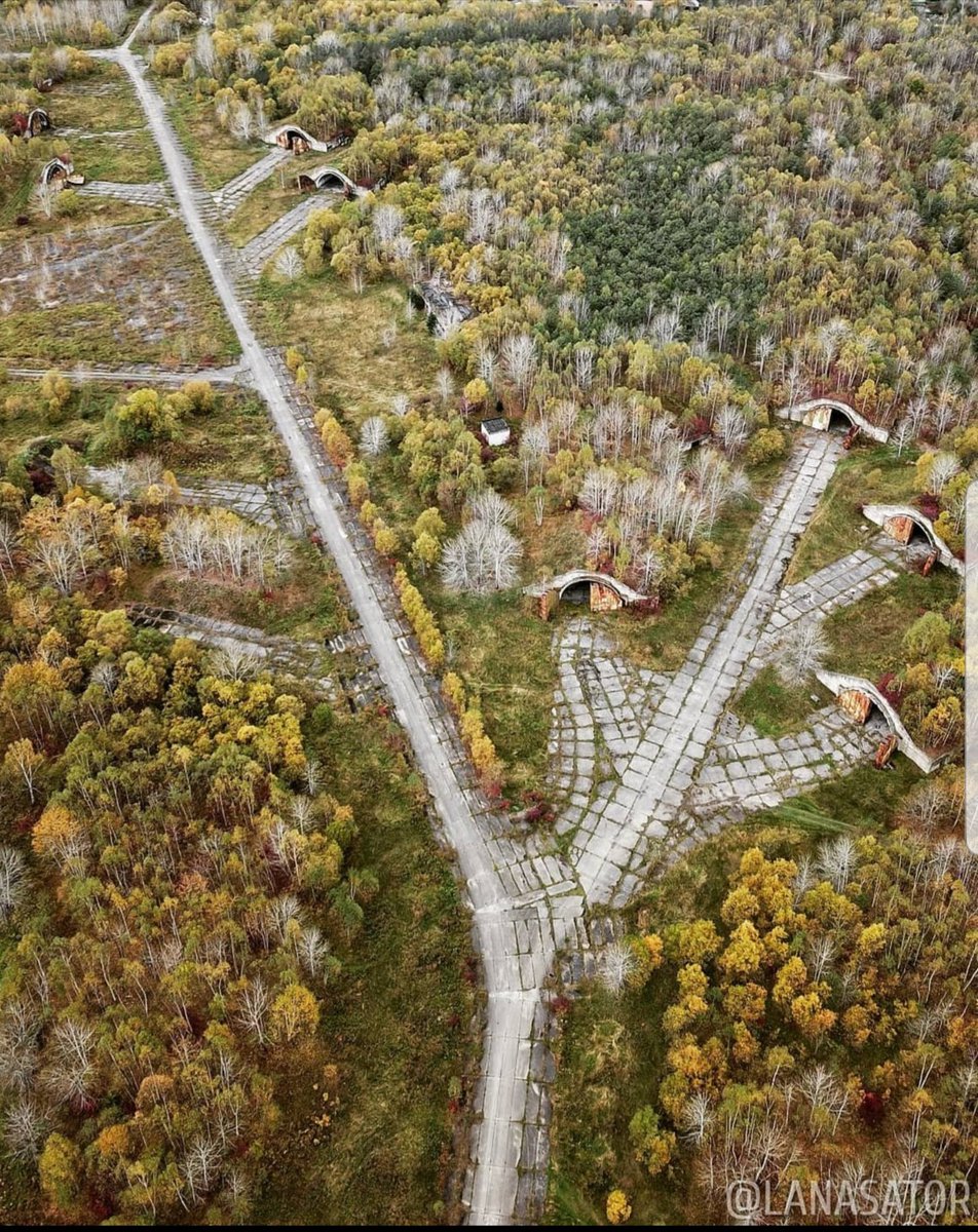 GeopToc's tweet photo. Base aérea de la II Guerra Mundial abandonada en 1994.

Cerca de Smirnykhovskii, Óblast de Sajalín, Rusia
https://t.co/qgU3AnDPRx https://t.co/lk7qmDUJ4W