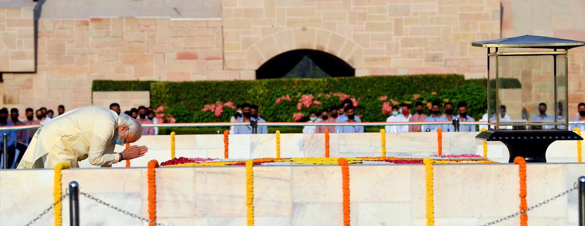 गांधी जयंती के अवसर पर राजघाट जाकर पूज्य बापू को विनम्र श्रद्धांजलि दी।