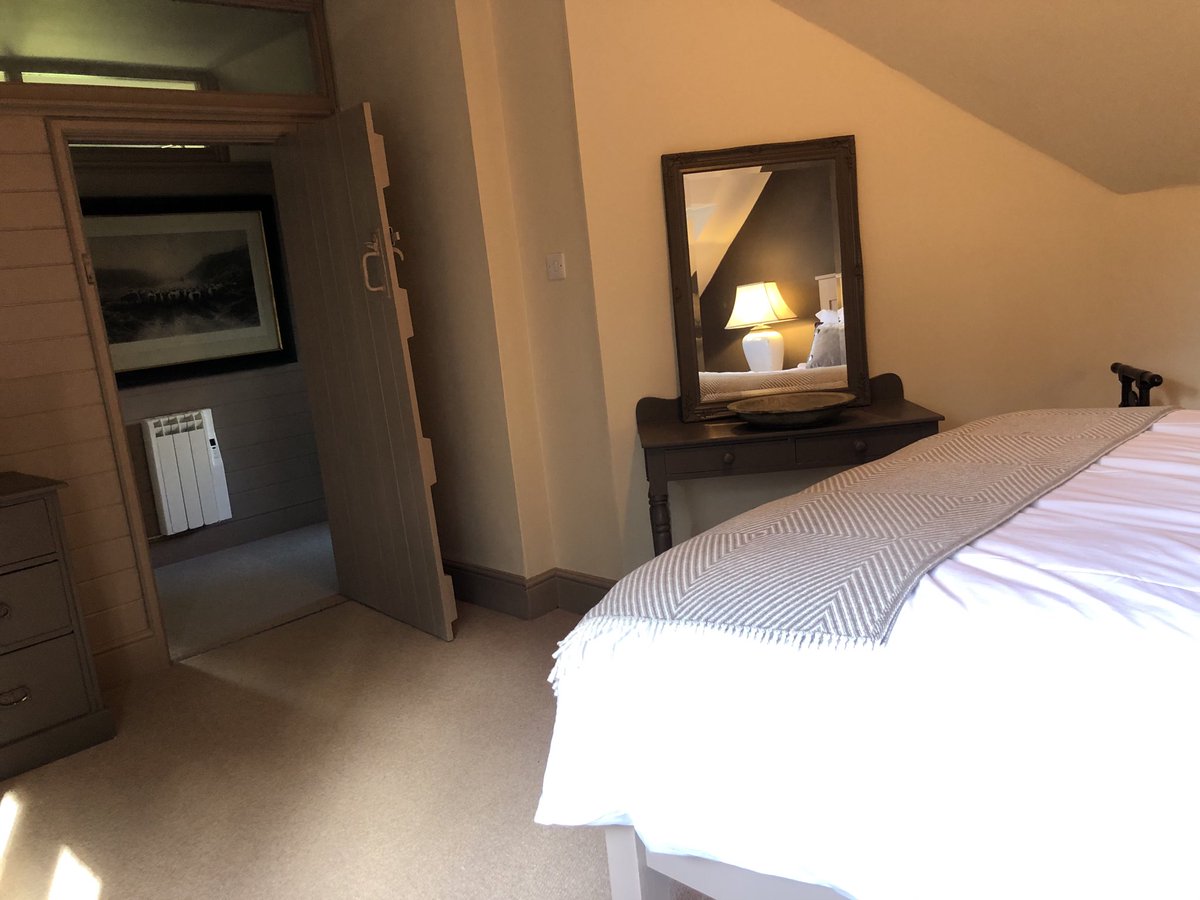 Delighted to announce that the refurbished Groom’s Apartment sleeps 3 is available for Short Breaks ⁦<a href="/TissingtonHall/">Tissington Hall</a>⁩ in ⁦<a href="/vpdd/">Visit Peak District & Derbyshire</a>⁩ in ⁦<a href="/derbyshiredales/">Derbyshire Dales DC</a>⁩ contact  tissingtonhall.co.uk