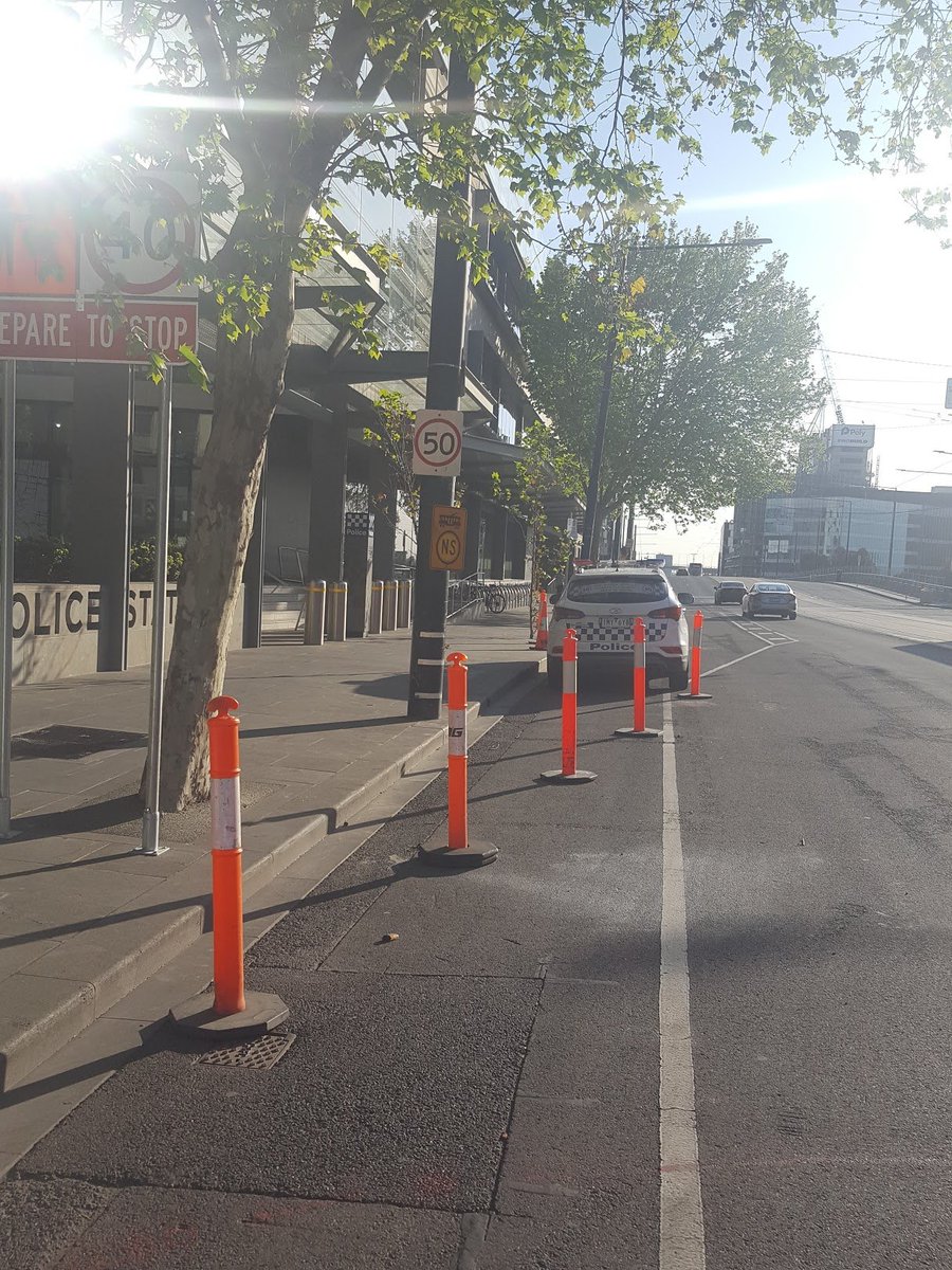 . @VictoriaPolice I appreciate the attempt with the road cones, but it's a poor effort. It blocks legitimate users of the bike lane and still leaves 1MY 6YB illegally parked in the bike lane!Also, the vehicle hasn't moved, but the cones have - why didn't the person moving the