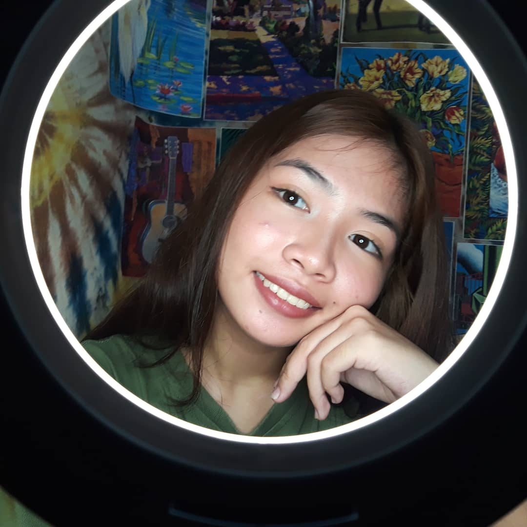 Atiynomed00's tweet photo. Unboxing my ringlight soon in my YT channel guys hihi (ft. Pimple) https://t.co/BA21QOuXdP