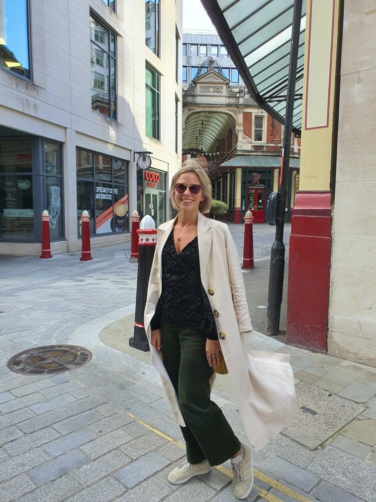 Threadgoldldn's tweet photo. Well the weather is obviously not like this today in London however, I'm still very excited to be back in the city!

#London #citylights #WomeninBusiness  #bespoke https://t.co/lwV63KJaZJ