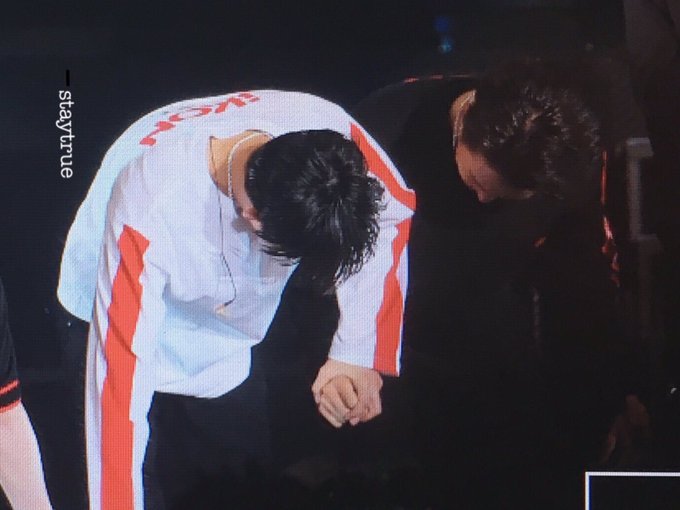 [2017.10.01] iKON Dome Tour Encore in Fukuoka          A thread of dumb things that happened between Hanbin and BobbyHanbin didn't want to let go of Bobby's hand