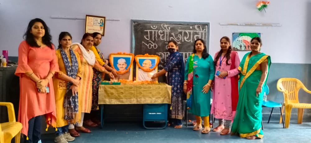 Kalyanmayee Chunmun play school #Varanasi Airport celebrated #MahatmaGandhijayanti #Lal_Bahadur_Shastri_Jayanti . 
🙏Let's empower ourselves with their vision by remembering these two great leaders🙏