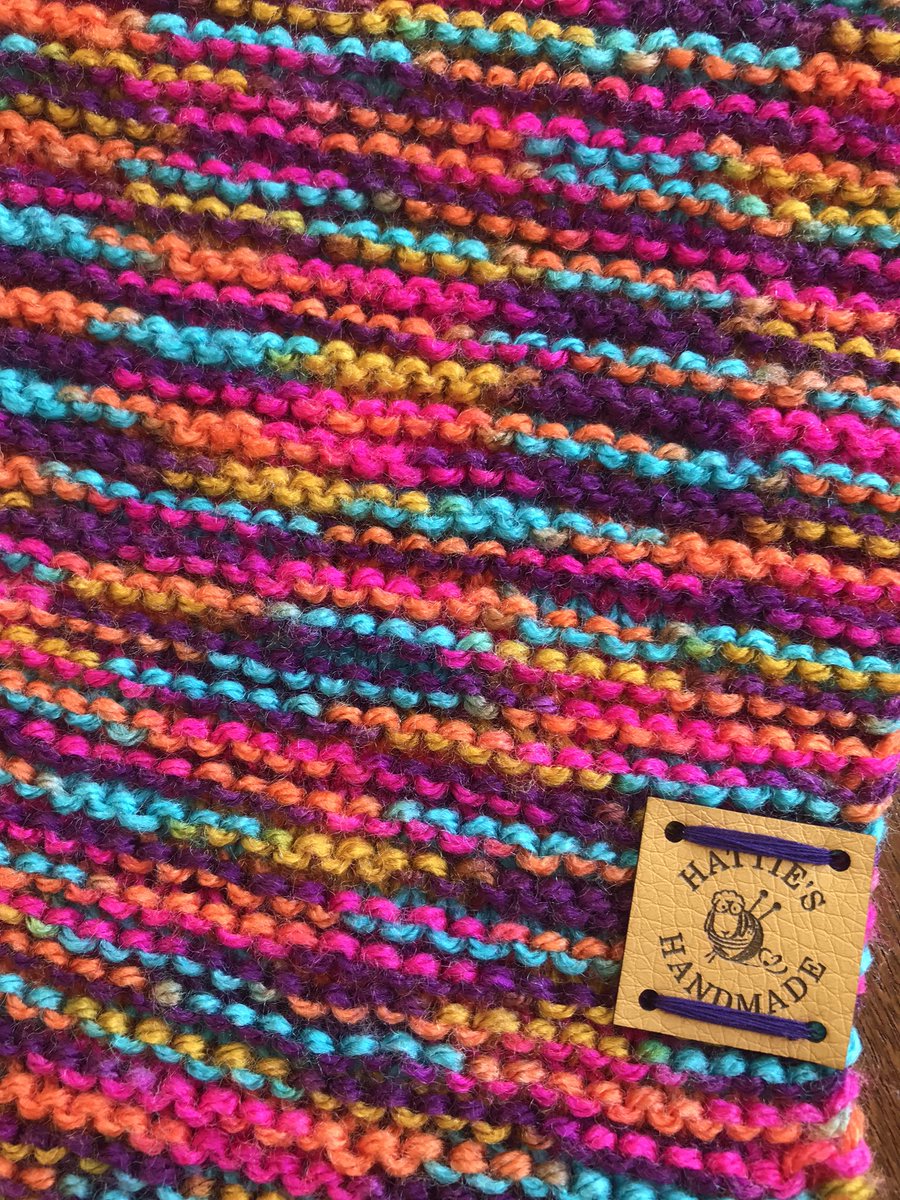 Bright and happy handmade knitted scarves 🌈 🧶 Available in a choice of colours and lengths with more new styles coming soon... etsy.com/uk/shop/Hattie… #SmallBiz #Autumn #AutumnTreats #Etsy #HandmadeHour #Shopping