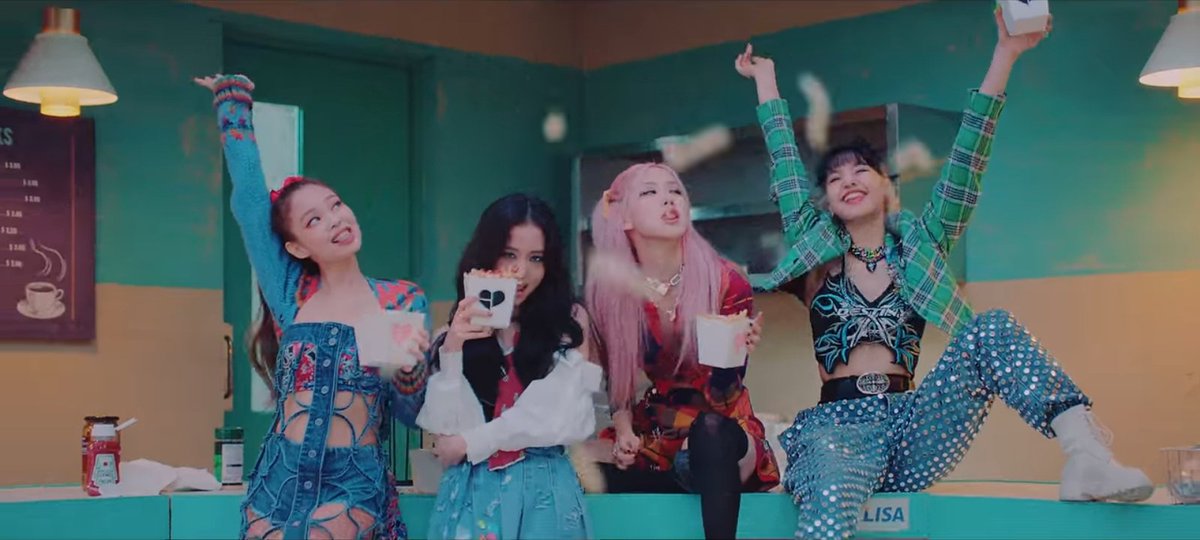 AdisonVyx's tweet photo. WE ARE THE LOVESICK GIRLS.
#LovesickGirls https://t.co/ESzmYsJ6vk