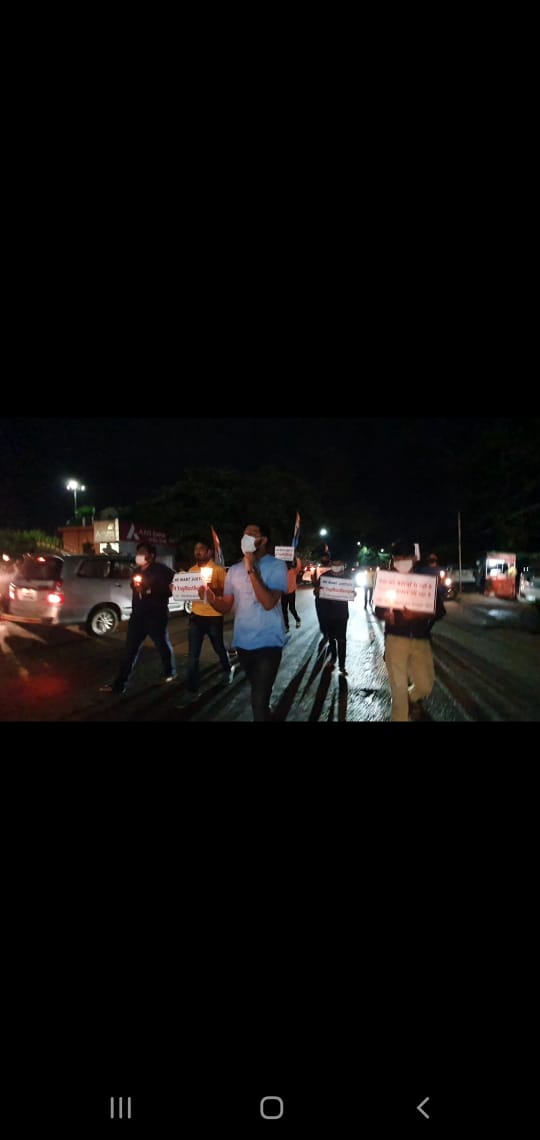 NSUI_Balasore's tweet photo. Odisha NSUI under the leadership of @Aditya_NSUI_08 organised Candle March and Protest at Bhubaneswar in solidarity with #HathrasVictim demanding Justice &amp; against high handedness against our leader Shri Rahul Gandhi #JusticeForIndiasDaughters #JusticeForManishaValmiki
@guptar https://t.co/ds4m8aCt4K