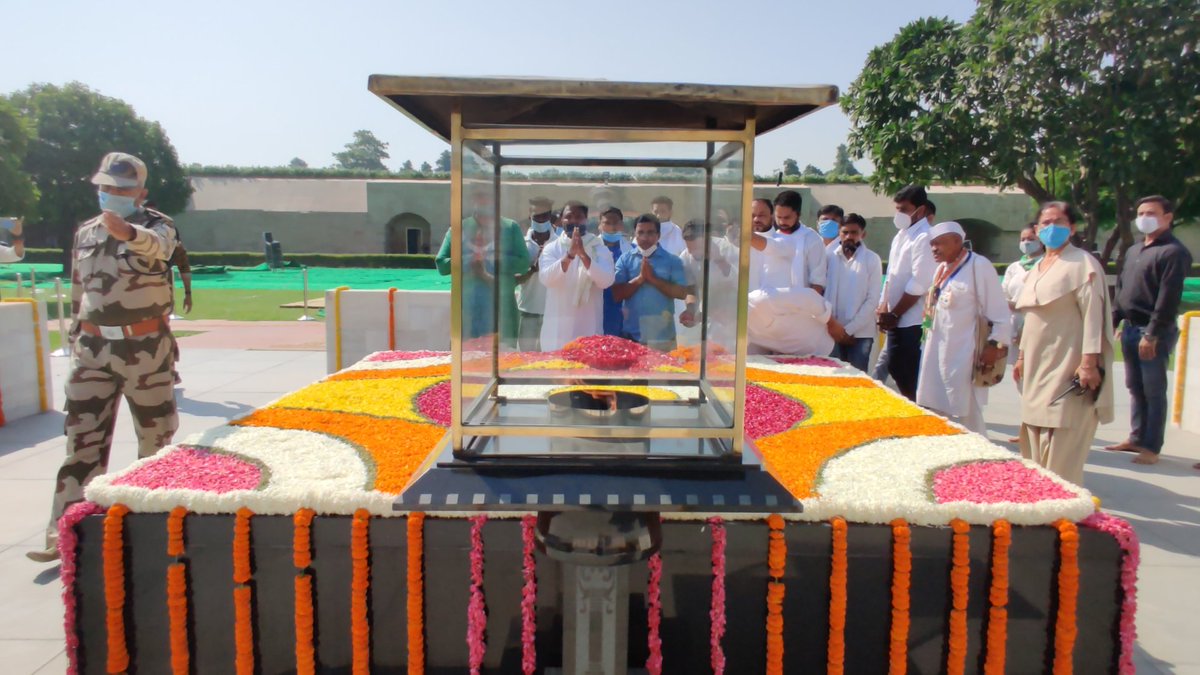 srinivasiyc's tweet photo. Paid floral tribute to the Father of the nation in Rajghat today.

#MahatmaGandhi https://t.co/7o62CNXle3