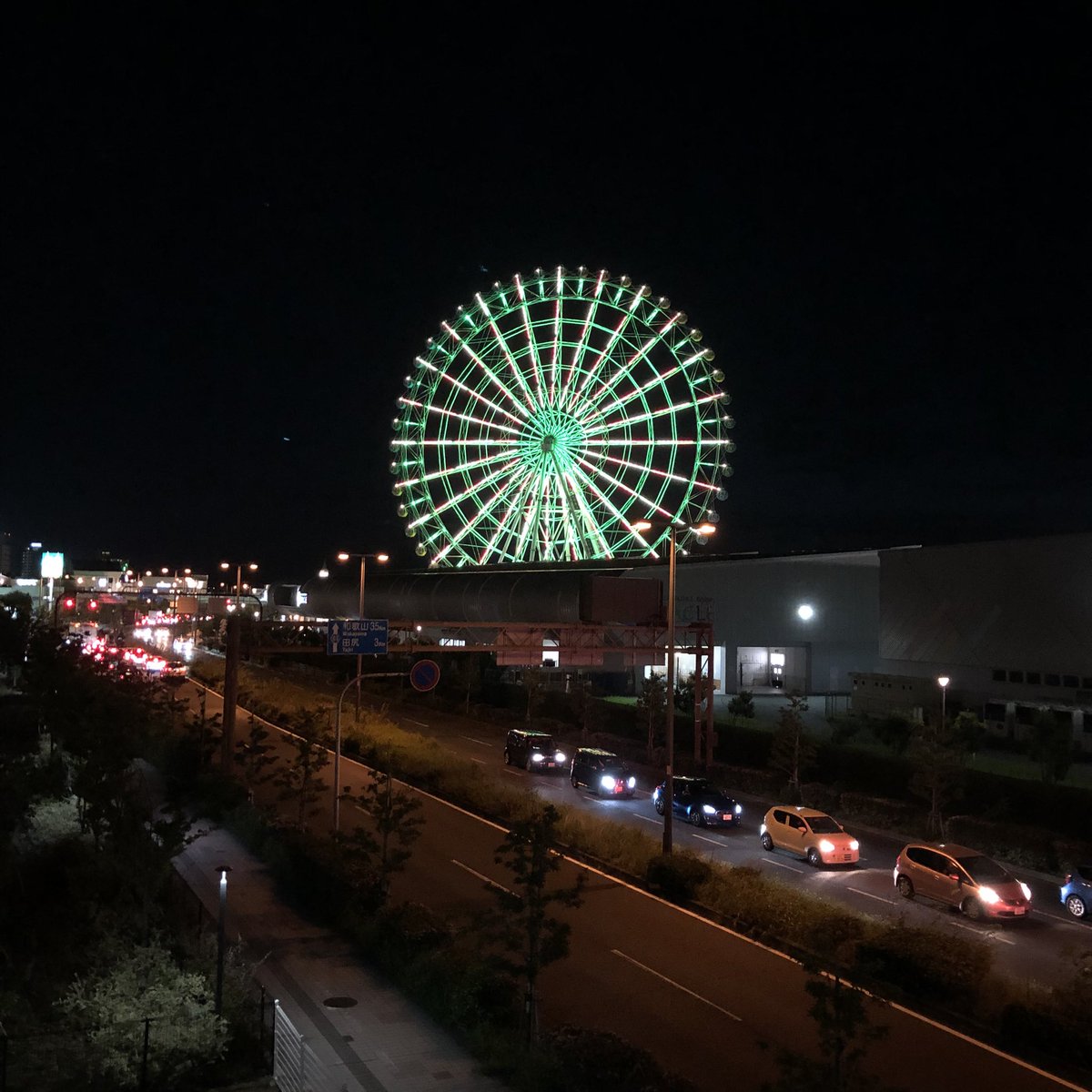 Rinku Town Guide りんくうタウンの夜景のご紹介 まちのシンボル Sisりんくう タワー と もう一つのシンボル りんくうプレジャータウンシークルの 大観覧車 りんくうの星 りんくうタウン りんくうタウンへようこそ りんくういいね