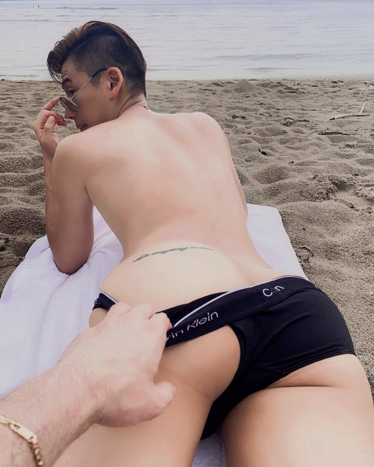 1 pic. Who wants some cake ? https://t.co/aHBZZBEUse