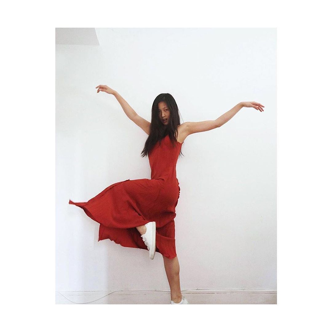 TheRCollective_'s tweet photo. It's hard not to be oh-so-dramatic in our Islington Dress.💃Here is some style inspiration from our gorgeous #TheRCollectiveWomen who just can't get over how good it feels to wear upcycled silk.😍⠀
⠀
👉Shop our beautiful upcycled pieces at 50% off: https://t.co/E0wE3nGfWY https://t.co/6DQgoIjLG7