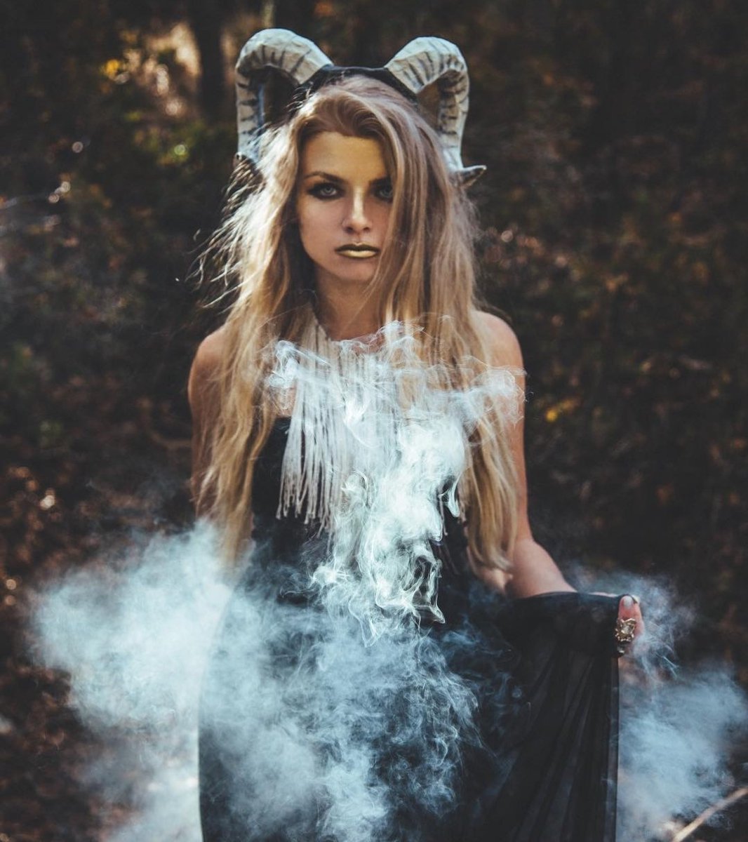 Dathomirdaughtr's tweet photo. Attn: #makeupartists
I'm looking for someone to do makeup for 5 ladies for my friends witchy birthday bash?
This is the vibe we're going for!
#makeupartistneeded #LosAngelesMakeupArtist #MUA https://t.co/7zkigRP3T5